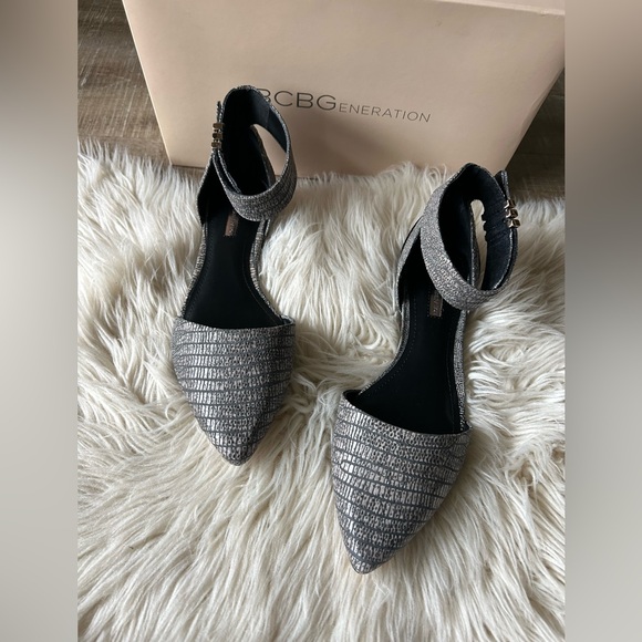 BCBGeneration Tilda Ballet Flat Women 8M leather gray snakeskin ankle strap NEW - Picture 8 of 8